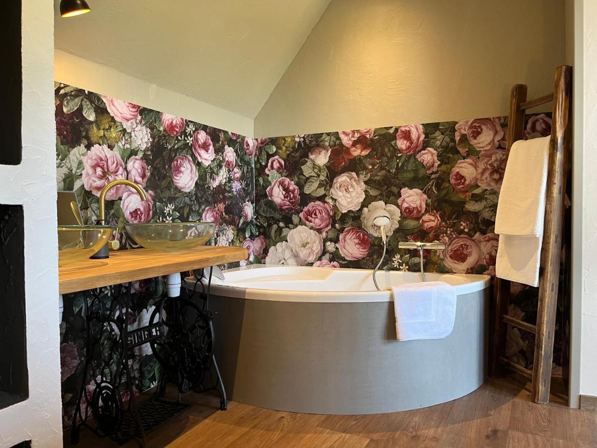 Maison D'Hote Avec Sauna Et Jacuzzi A La Campagne Les Portes du Coglais Exteriör bild